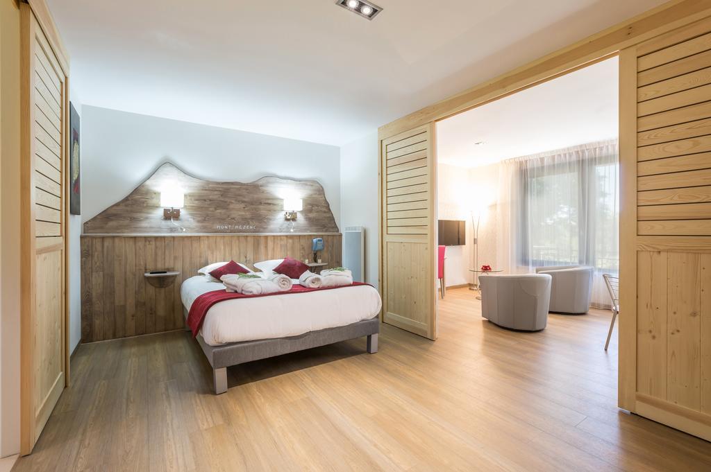 Logis Hotel Le Relais Du Bois Vialotte Le Chambon-sur-Lignon Bagian luar foto