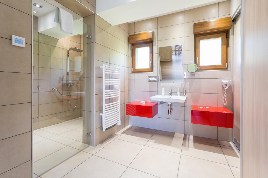 Logis Hotel Le Relais Du Bois Vialotte Le Chambon-sur-Lignon Bagian luar foto